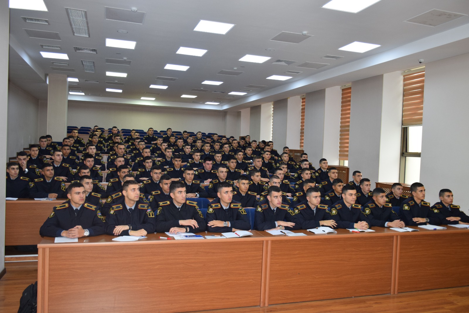 Polis Akademiyasında təcrübəli mütəxəssisin iştirakı ilə interaktiv dərs keçirilib