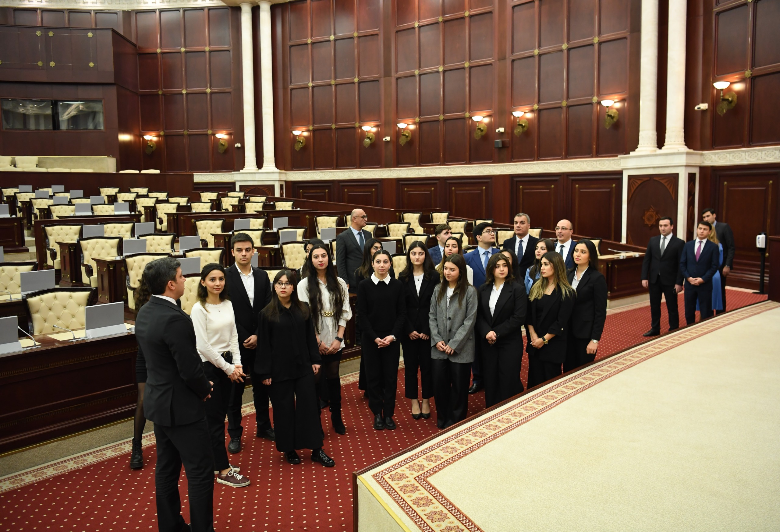 Ulu Öndər Heydər Əliyevin yubiley tədbirləri çərçivəsində Dövlət İdarəçilik Akademiyasının tələbələri Milli Məclisdə olublar
