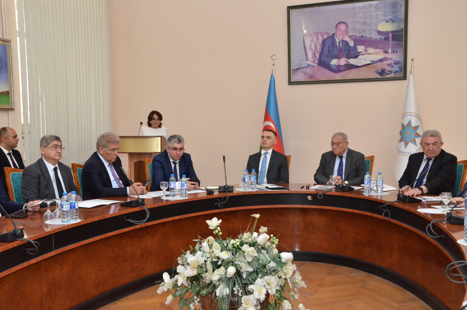 “İdarəetmə və iqtisadiyyatda 2030 trendləri” mövzusunda respublika elmi-praktik konfransı keçirilib