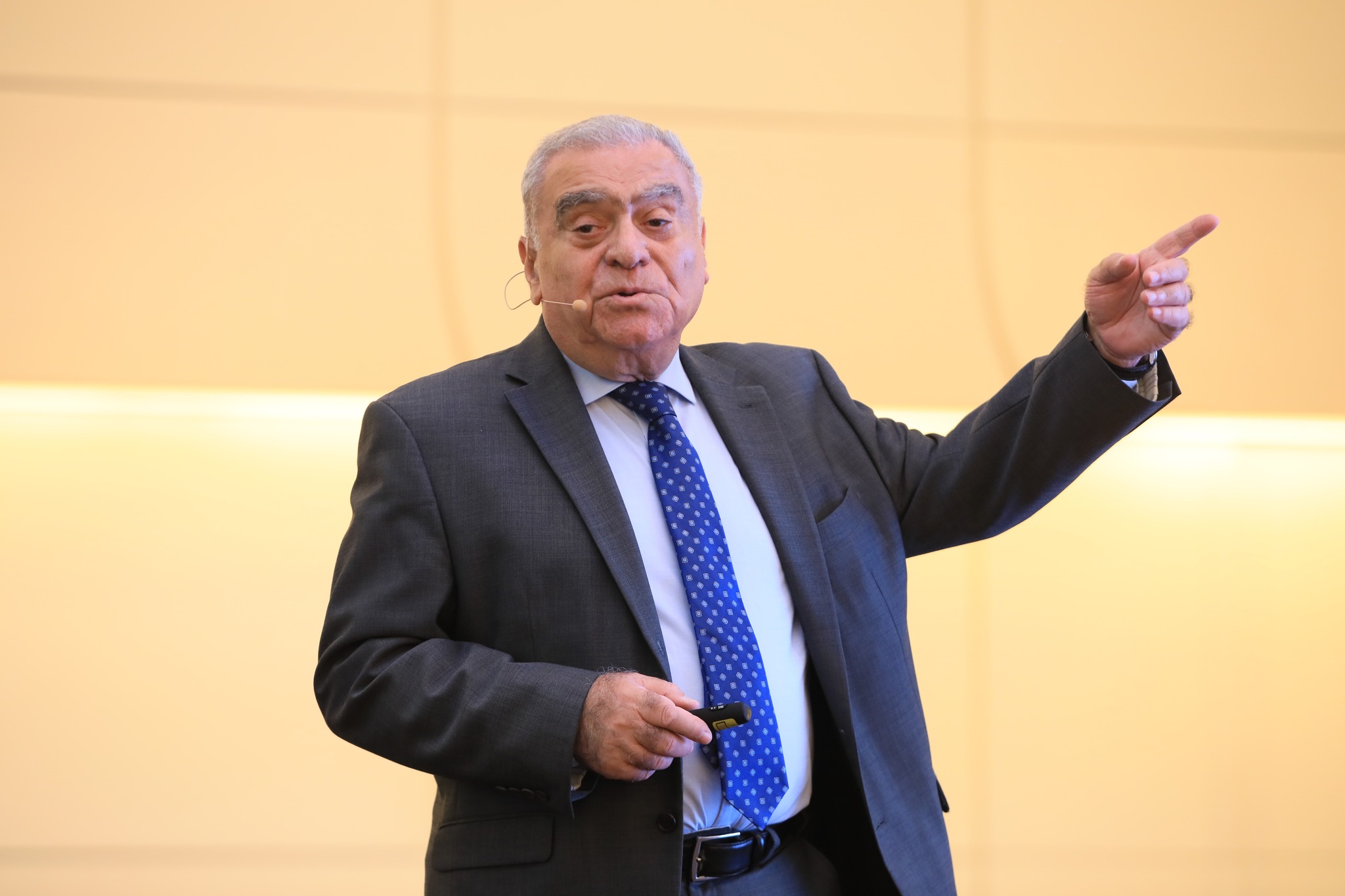 “Prezident İlham Əliyevin innovativ dövlət idarəçiliyi texnologiyaları: COP29-a aparan yol” mövzusunda təqdimat keçirilib