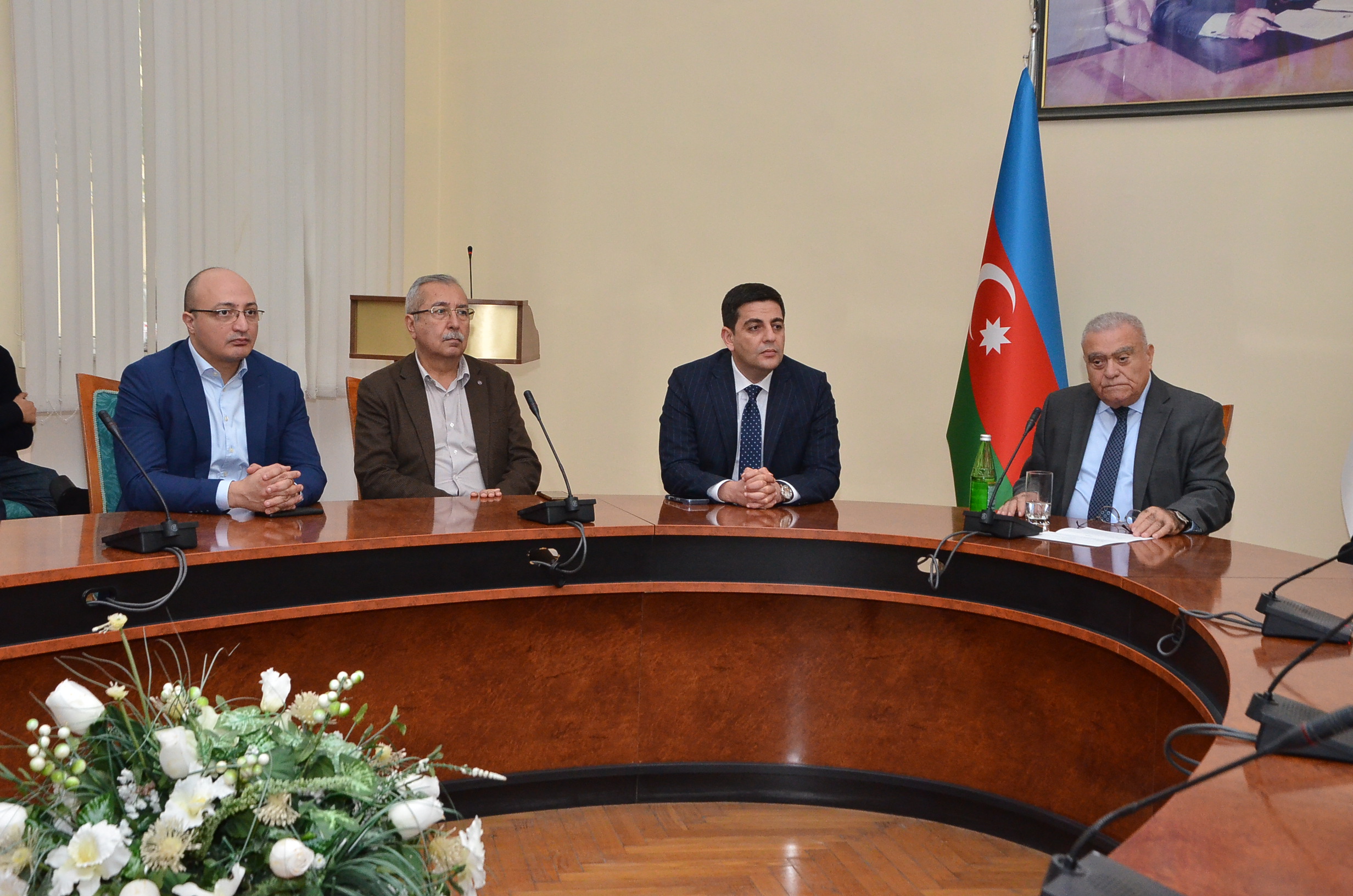 Dövlət İdarəçilik Akademiyasında müstəqilliyin bərpasının 34-cü ildönümünə həsr olunmuş dəyirmi masa keçirilib