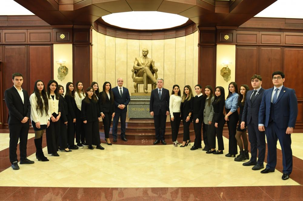 Ulu Öndər Heydər Əliyevin yubiley tədbirləri çərçivəsində Dövlət İdarəçilik Akademiyasının tələbələri Milli Məclisdə olublar