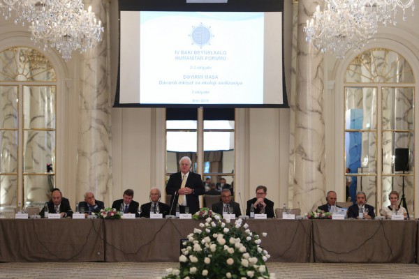 Bakı Beynəlxalq Humanitar Forumu çərçivəsində “Davamlı inkişaf və ekoloji sivilizasiya” mövzusunda “dəyirmi masa” keçirilib