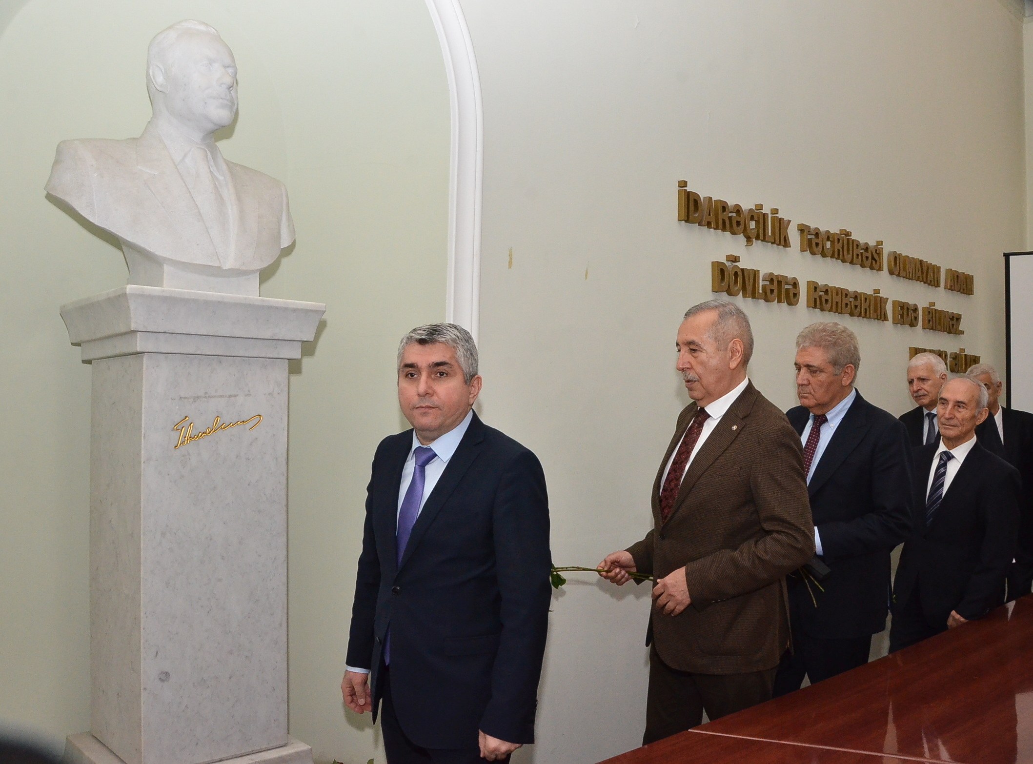 Ümummilli lider Heydər Əliyevin dövlətçilik fəaliyyətinə həsr olunmuş “Suverenlik fəlsəfəsi” mövzusunda Respublika elmi konfransı baş tutmuşdur