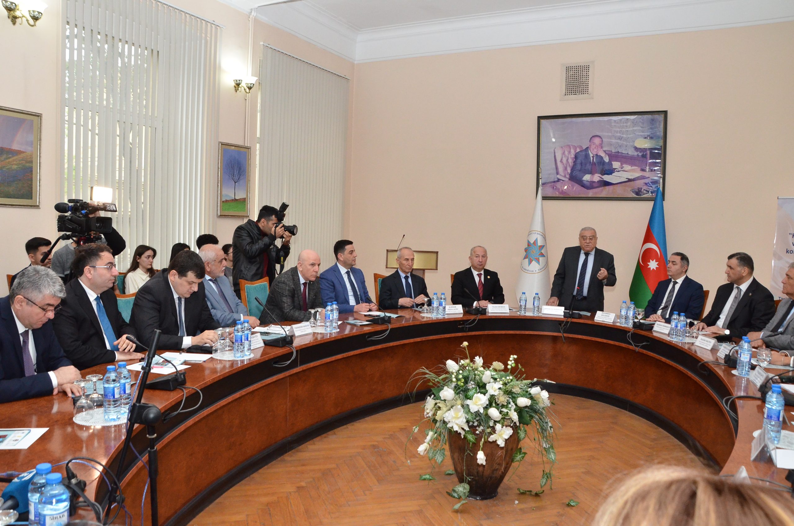 “Konstitusiya milli iradənin və suverenliyin təzahürü kontekstində: yeni reallıqlar, strateji hədəflər” - konfrans