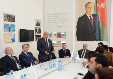 Dövlət İdarəçilik Akademiyasında ümummilli lider Heydər Əliyevin xatirəsi anılıb