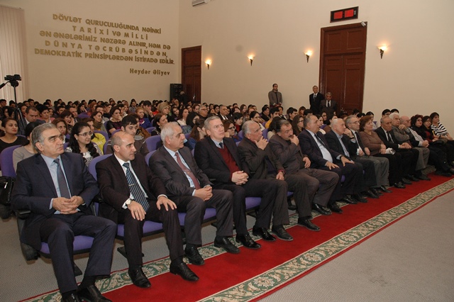 Dövlət İdarəçilik Akademiyası Üzeyir Hacıbəyli adına Musiqi Akademiyası ilə birgə Azərbaycan xalqının ümumilli lideri Heydər Əliyevin xatirəsinə həsr olunan klassik musiqi günü keçirilib