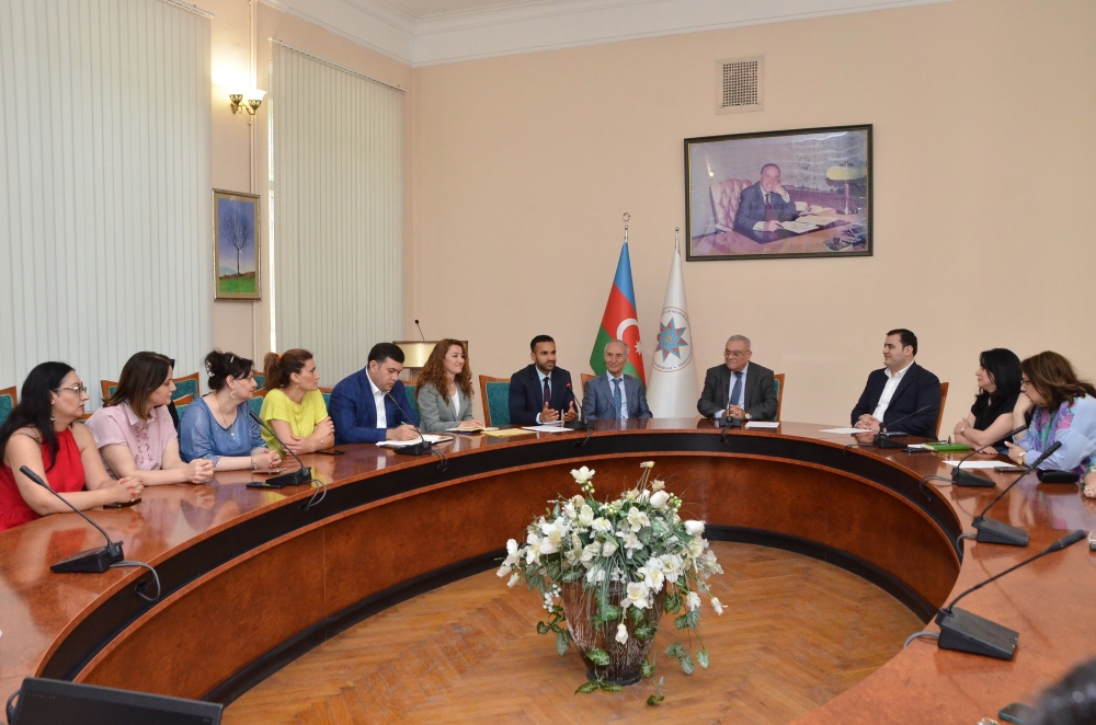 Xarici dildə tədris aparan 23 müəllimə sertifikat təqdim edilib