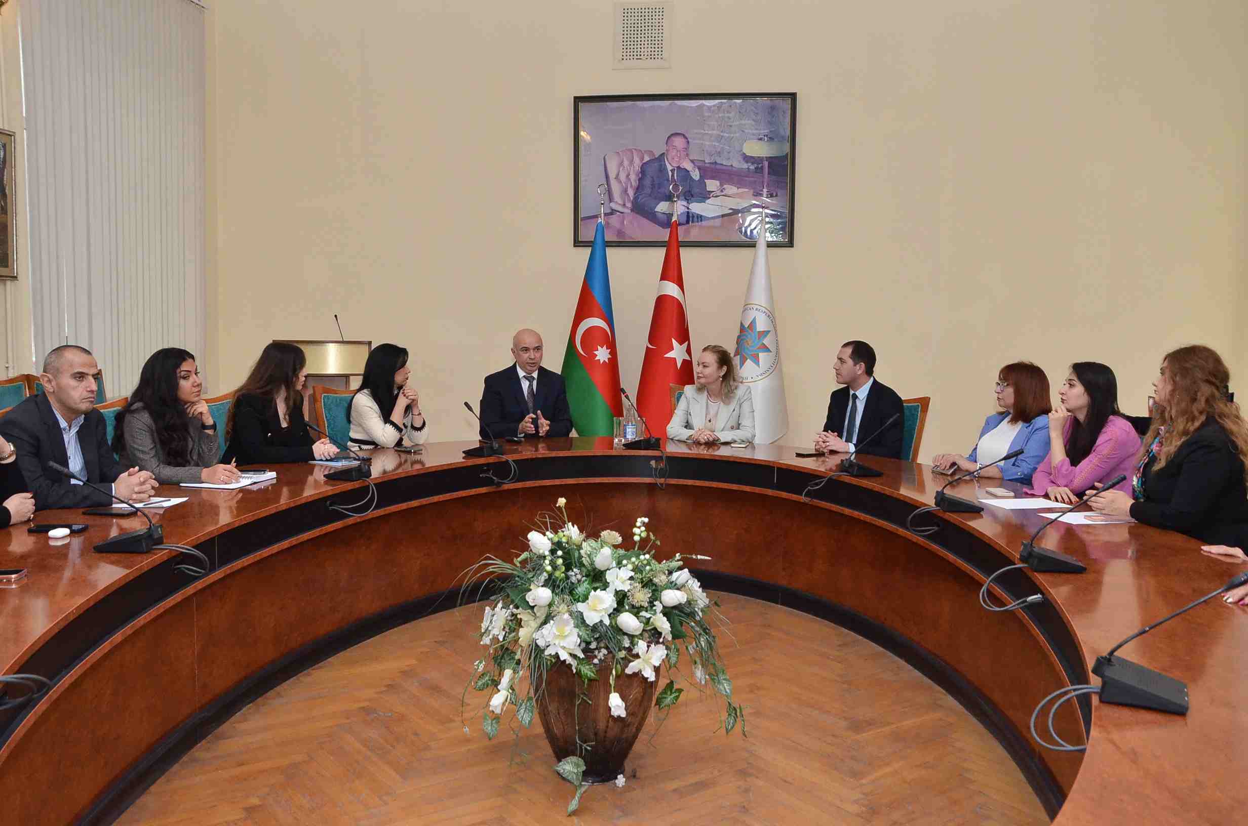 Tələbələrlə effektiv kommunikasiyanın qurulması” mövzusunda təlim keçirilmişdir