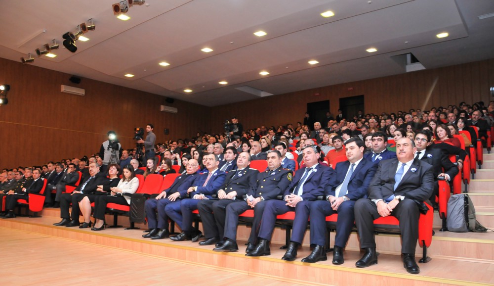 Azərbaycan Respublikasının Prezidenti Yanında Dövlət İdarəçilik Akademiyasının və YAP Suraxanı rayon təşkilatının birgə təşkilatçılığı ilə ümummilli lider Heydər Əliyevin xatirəsinə həsr olunmuş silsilə tədbirlər keçirilir