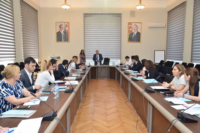 Dövlət İdarəçilik Akademiyasında “Multikulturalizm-Azərbaycan Respublikasının dövlət siyasəti kimi” istiqaməti üzrə qısamüddətli ixtisasartırma kursu keçirilib