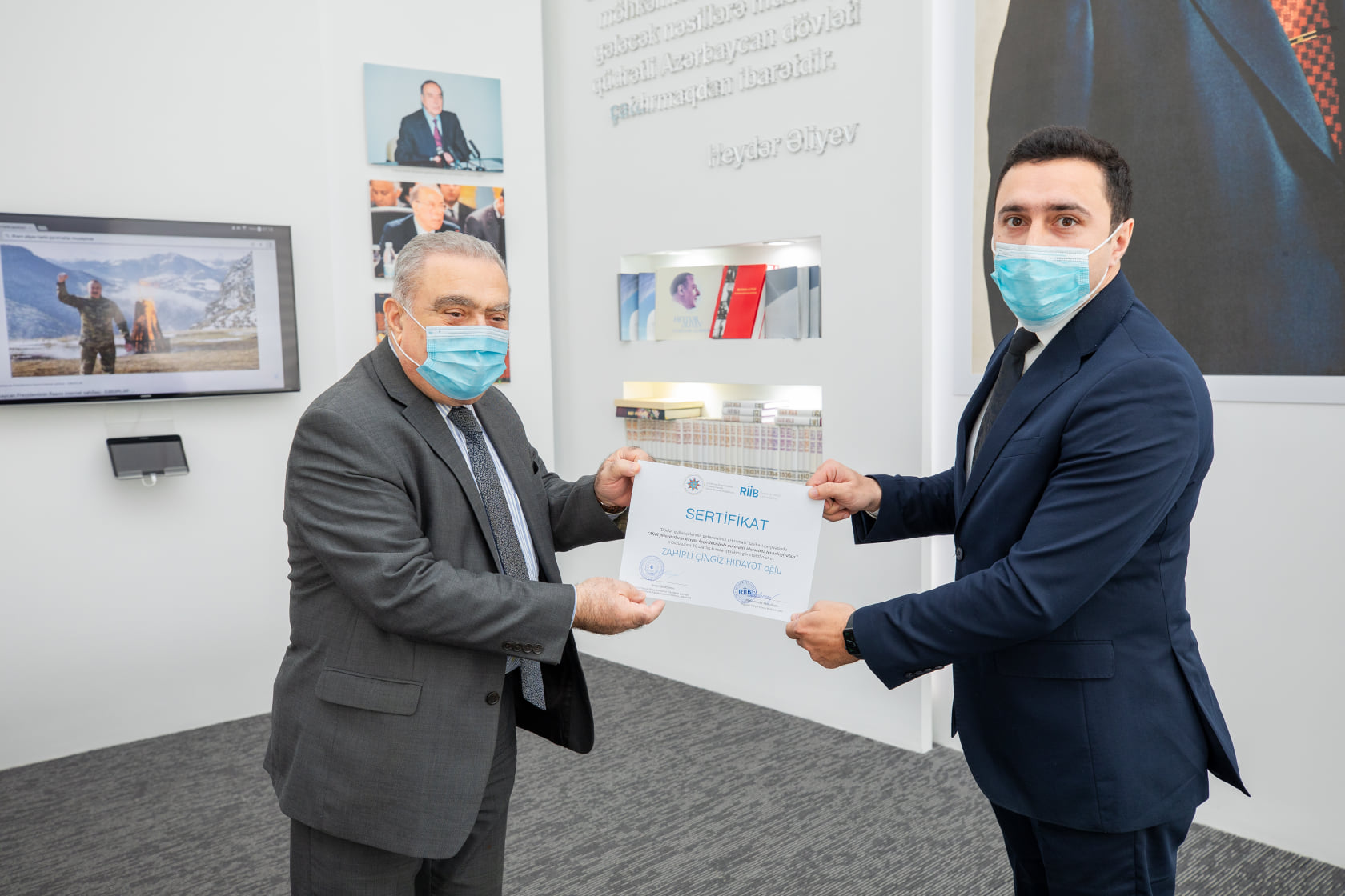 Azərbaycan Respublikasının Prezidenti yanında Dövlət İdarəçilik Akademiyasında kurs iştirakçılarına sertifikatlar təqdim olunub