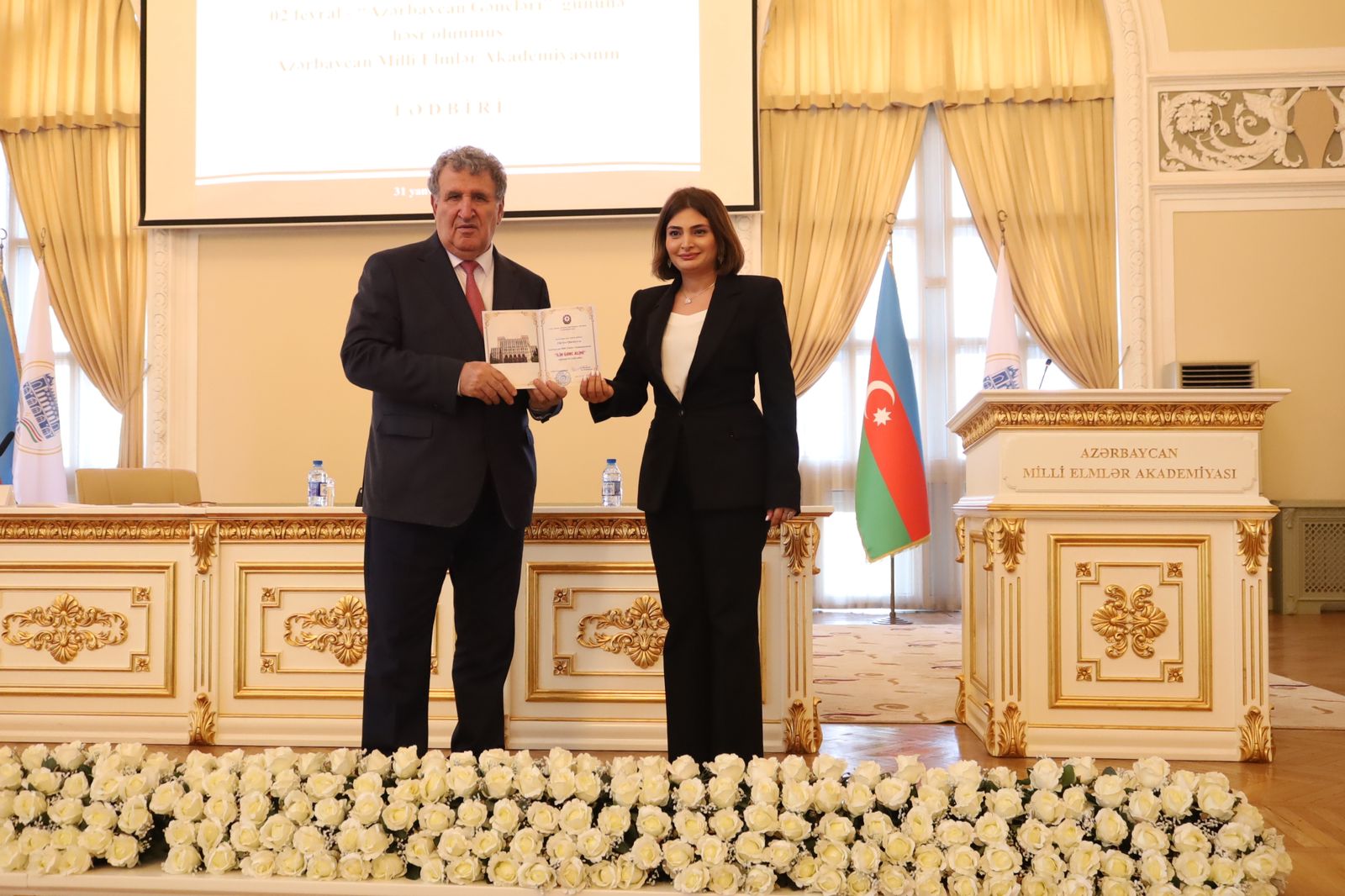 Dövlət İdarəçilik Akademiyasının müəllimi mükafatlandırılmışdır