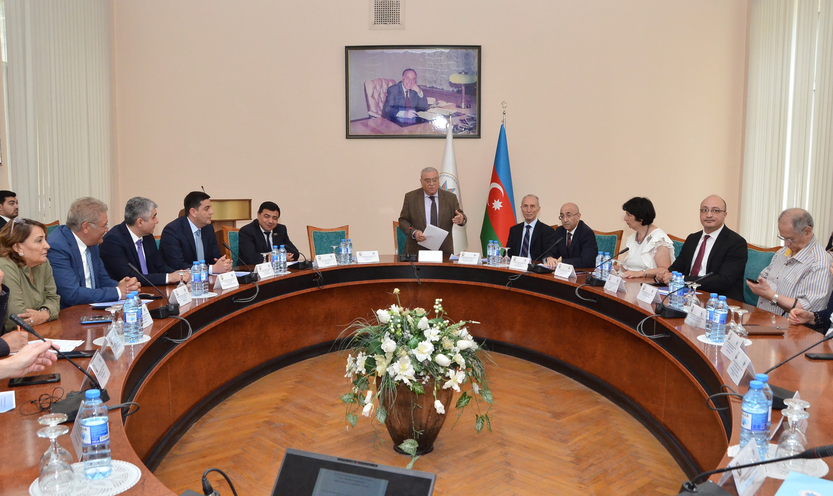 “Qərbi Azərbaycana qayıdış tarixi və beynəlxalq hüquqi kontekstdə” mövzusunda elmi-praktik dəyirmi masa keçirilib