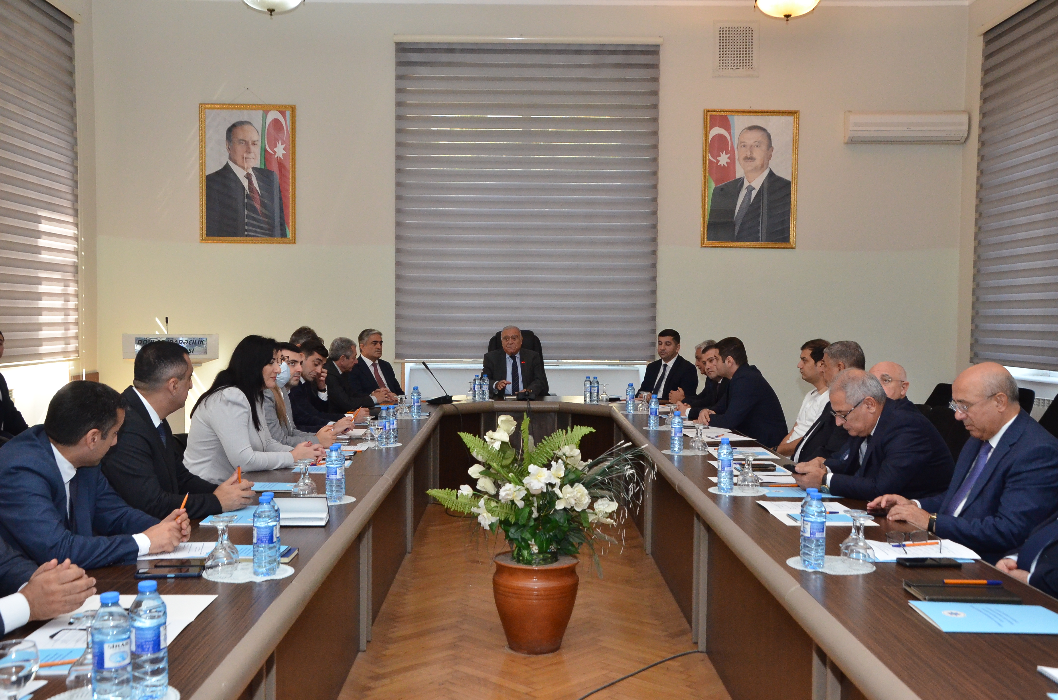 Dövlət İdarəçilik Akademiyasında  icra hakimiyyəti orqanlarının “Sosial-iqtisadi inkişafın təhlili və proqnozlaşdırılması” və “İctimai-siyasi və humanitar məsələlər” şöbələrinin rəhbərləri üçün təlim baş tutdu.