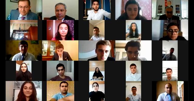 “Heydər Əliyev siyasi məktəbini öyrənirik” Gənc Liderlər Proqramının iştirakçıları akademik Urxan Ələkbərovla görüşüblər