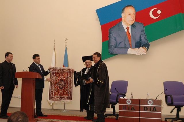 Sosialist İnternasionalının baş katibi Luis Ayala Dövlət İdarəçilik Akademiyasının Fəxri Doktoru adına layiq görülüb