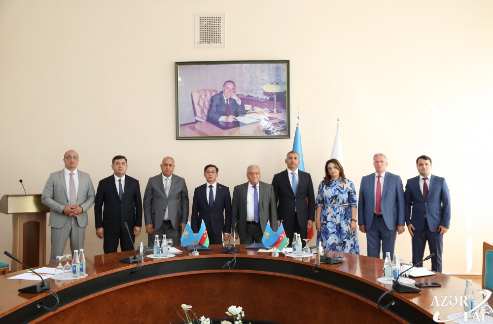 Qazaxıstan və Azərbaycan Dövlət İdarəçilik Akademiyaları arasında memorandum imzalanıb