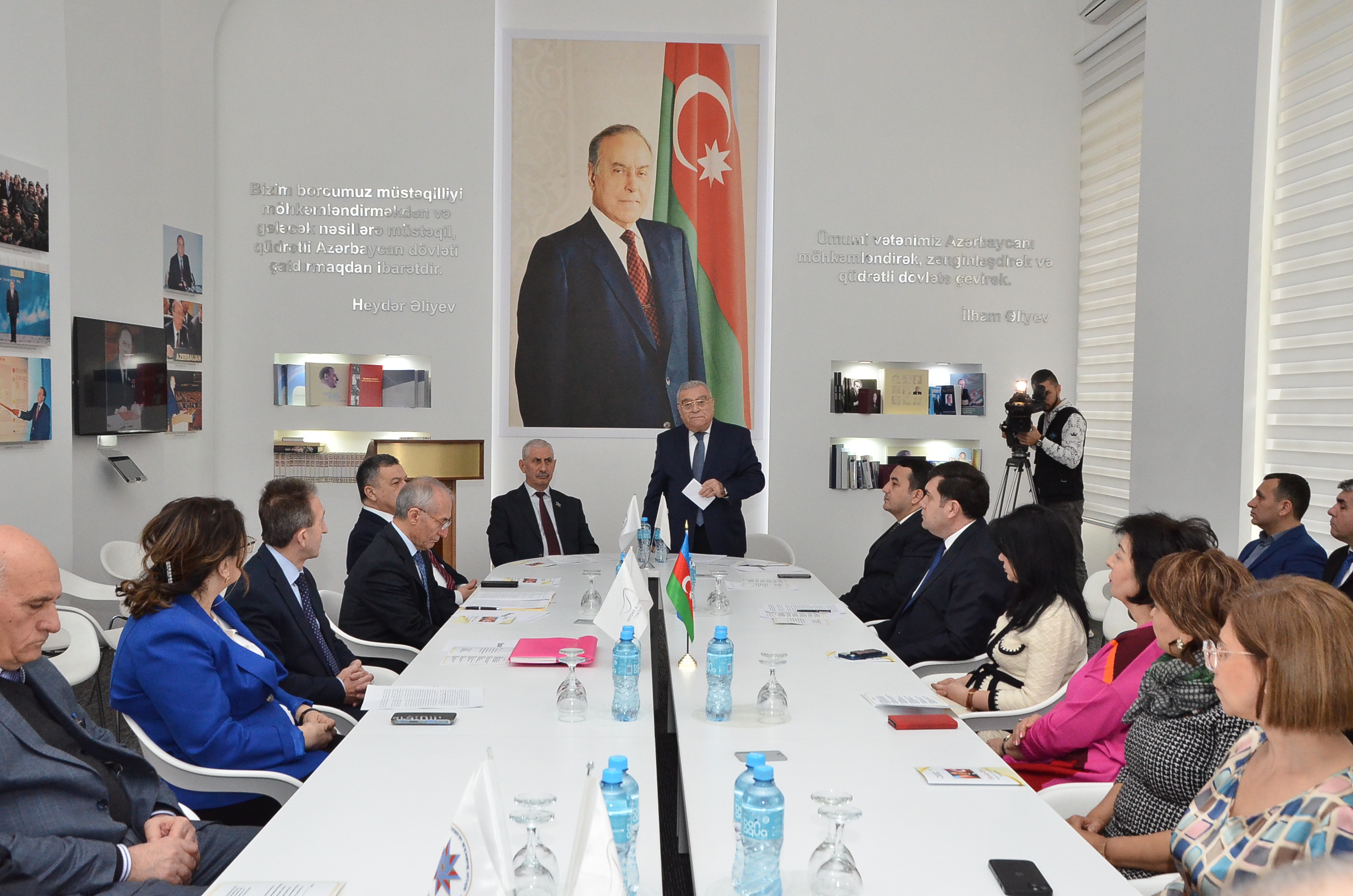 “Heydər Əliyev müasir dövlət idarəçiliyinin banisidir” - elmi konfrans