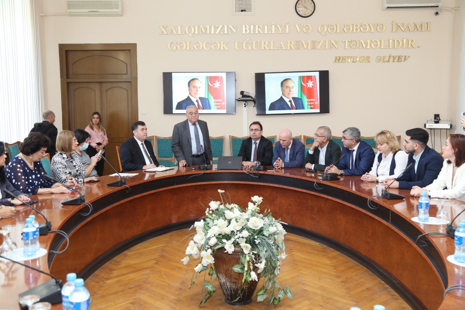 DİA-da Rusiya Prezidenti yanında Akademiyanın nümayəndə heyəti ilə görüş keçirilib