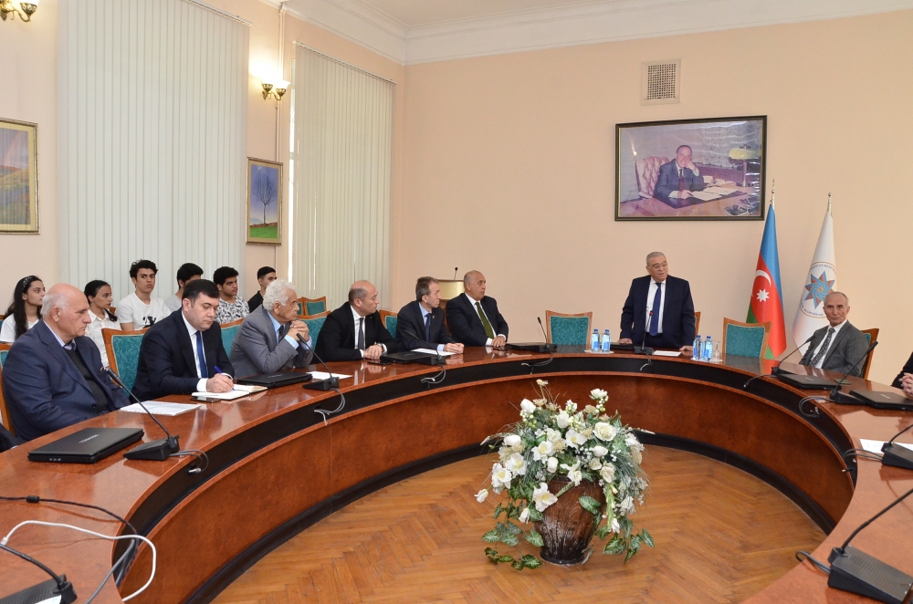 Dövlət İdarəçilik Akademiyasında Müstəqillik Gününə həsr edilmiş elmi konfrans keçirilib