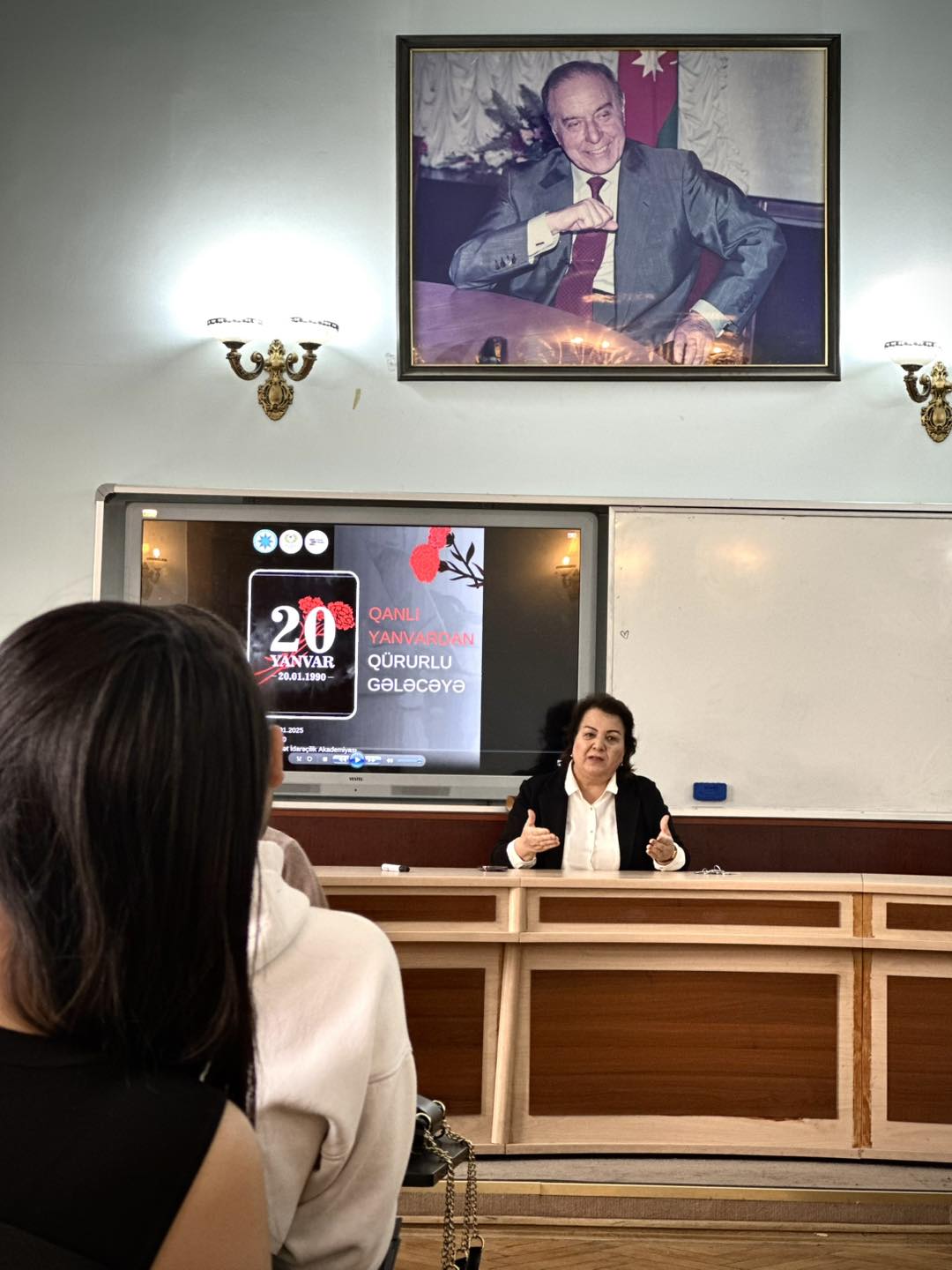 DİA-nın Tələbə Gənclər Təşkilatının nəzdində fəaliyyət göstərən "Vətənpərvərlik" və "Kitab" klublarının birgə təşkilatçılığı ilə 20 Yanvar faciəsinin 25-ci il dönümünə həsr olunmuş tədbir keçirilmişdir