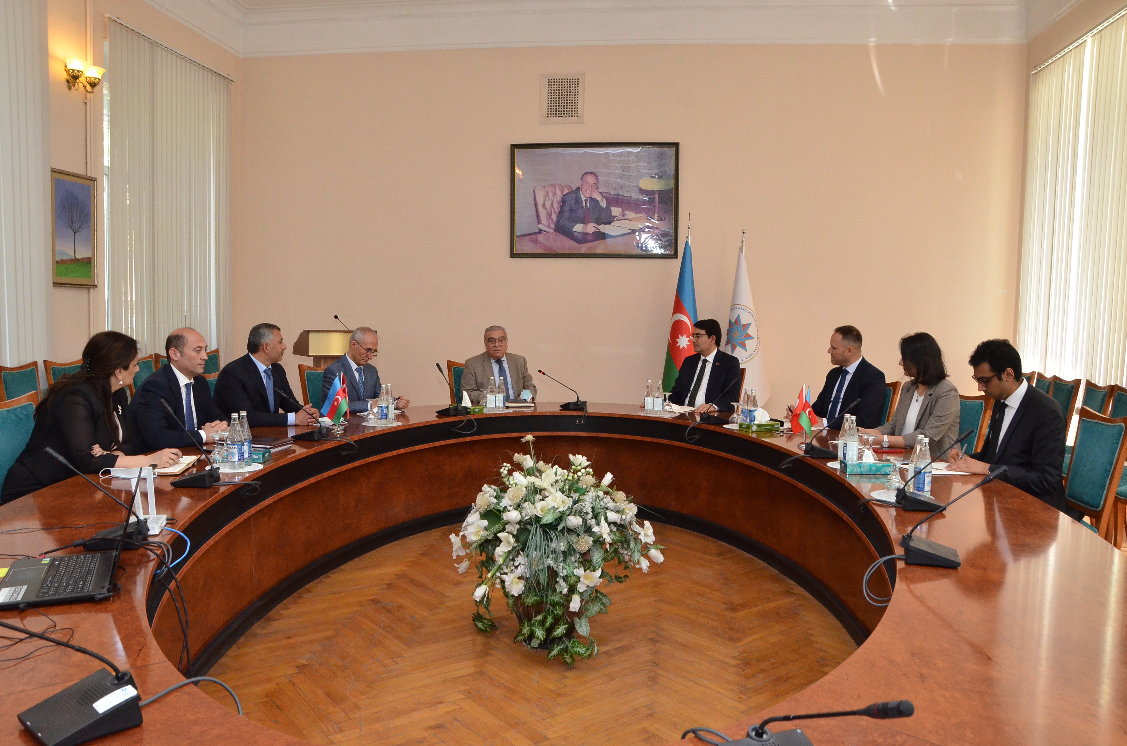 Türkiyə Respublikası Prezidenti Administrasiyası İnsan Resursları Ofisinin rəhbəri Salim Atay Dövlət İdarəçilik Akademiyasında görüş keçirib