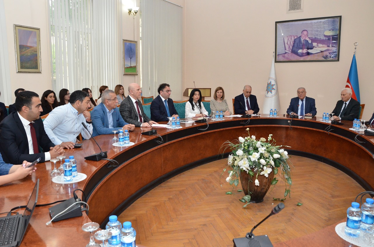 Dövlət İdarəçilik Akademiyasında Dövlət Qulluqçularının Peşə Bayramı günü qeyd olunub