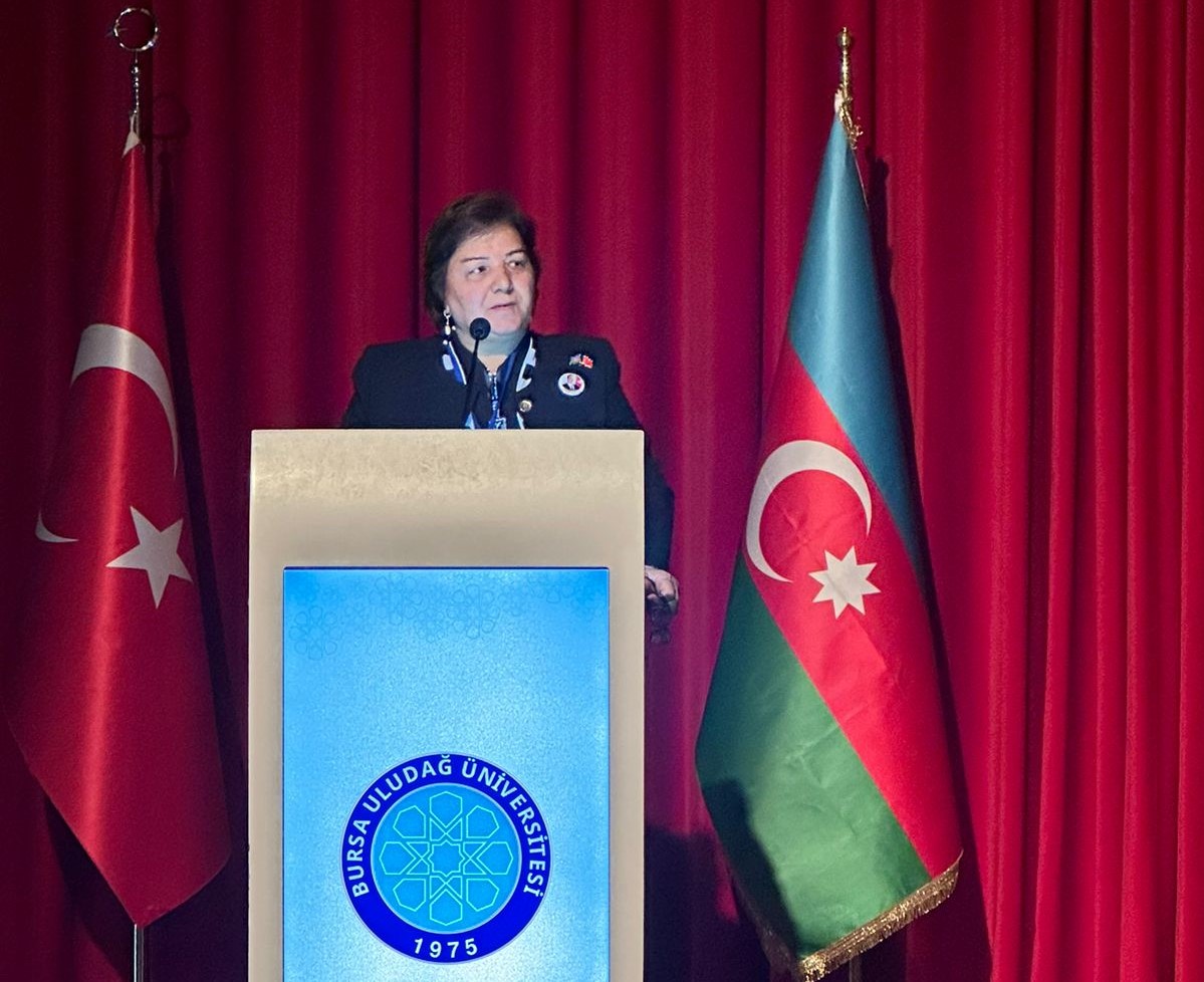 Dövlət İdarəçilik Akademiyasının professoru elmi konfransda çıxış edib