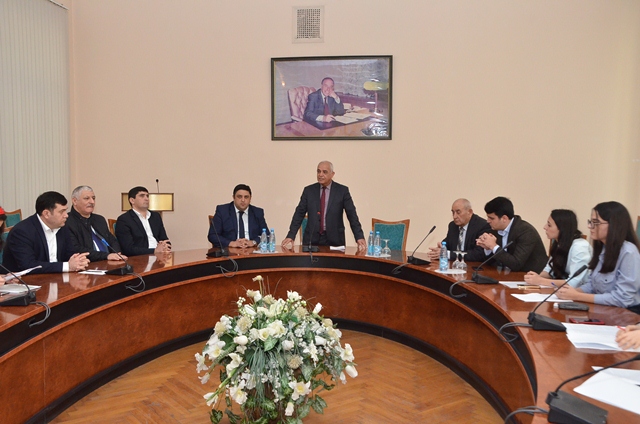 Dövlət İdarəçilik Akademiyasında “Azərbaycan Respublikasında Konstitusiya hüququnun aktual problemləri” mövzusunda dəyirmi masa keçirilib