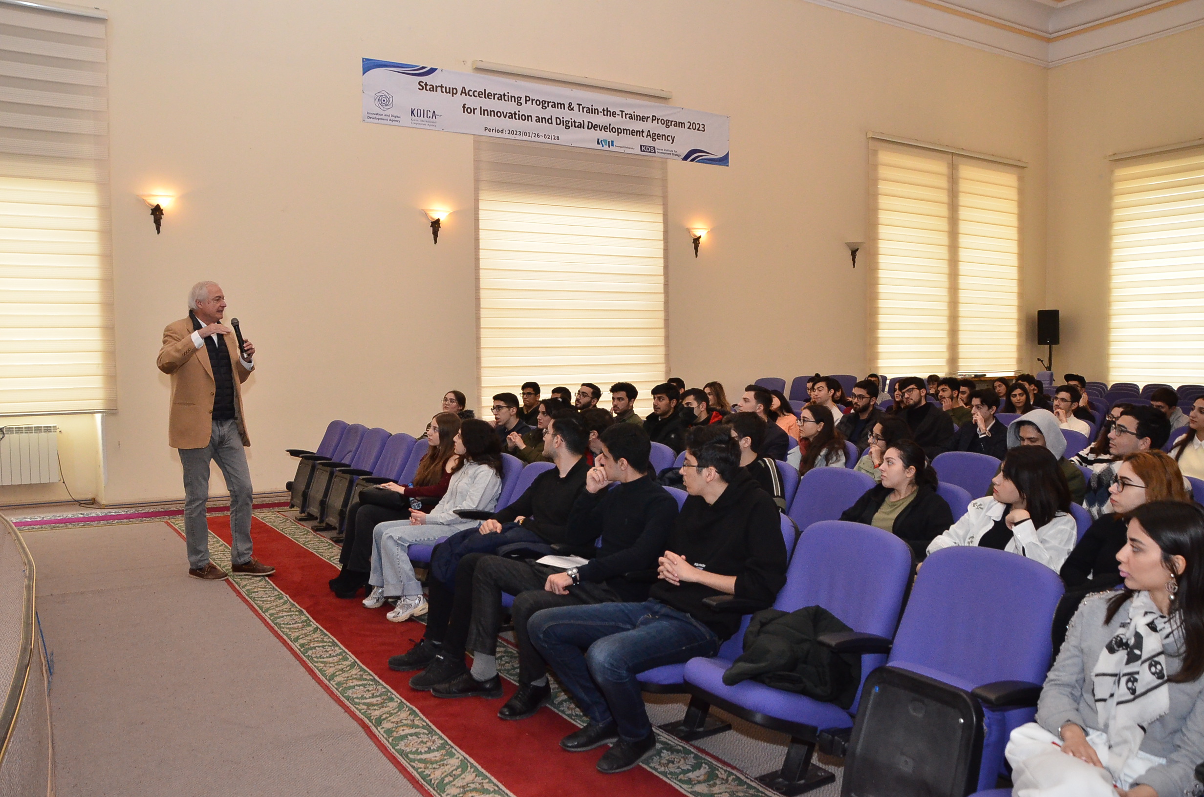 İE Biznes Məktəbinin  professoru və Tətbiqi İnnovasiya İnstitunun direktoru Paris de L’Etraz “SABAH Akademiya”nın bu həftəki qonaq mühazirəçisi olmuşdur