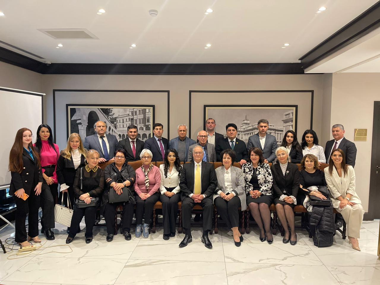 Dövlət İdarəçilik Akademiyasının professorunun  məqaləsi "Xalq" qəzetində çap olunub