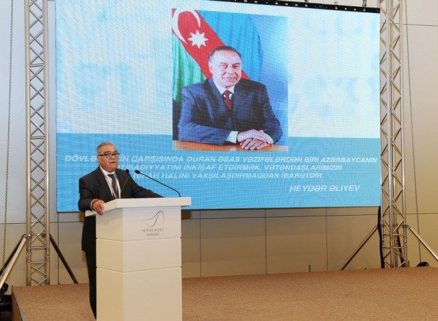 “Heydər Əliyev və Azərbaycanın dövlət idarəetmə modeli” mövzusunda elmi-praktik seminar keçirilib