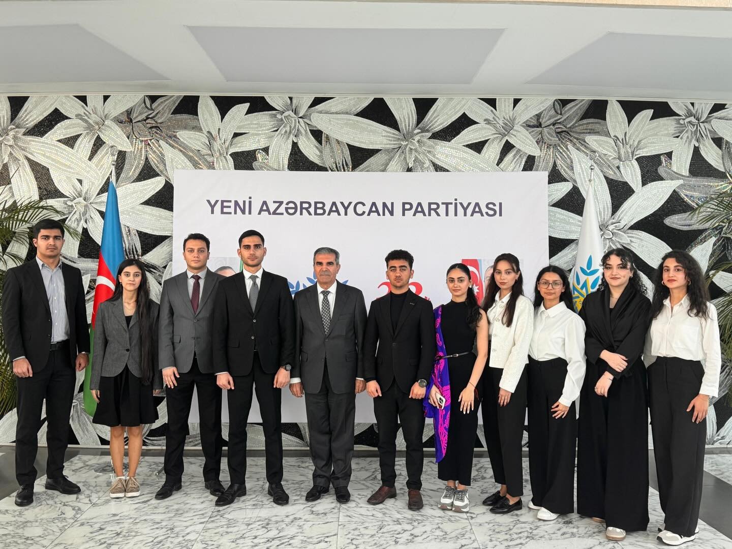 DİA-nın tələbələri Yeni Azərbaycan Partiyasının yaradılmasının 33-cü ildönümü ilə bağlı tədbirdə iştirak etmişlər.