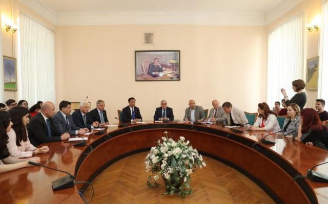 DİA-da dəyirmi masa: Azərbaycan-Qazaxıstan əlaqələri və regional inteqrasiya