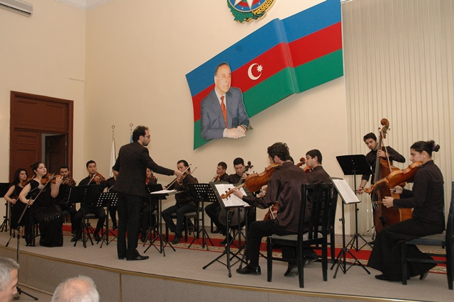 Dövlət İdarəçilik Akademiyası Üzeyir Hacıbəyli adına Musiqi Akademiyası ilə birgə Azərbaycan xalqının ümumilli lideri Heydər Əliyevin xatirəsinə həsr olunan klassik musiqi günü keçirilib