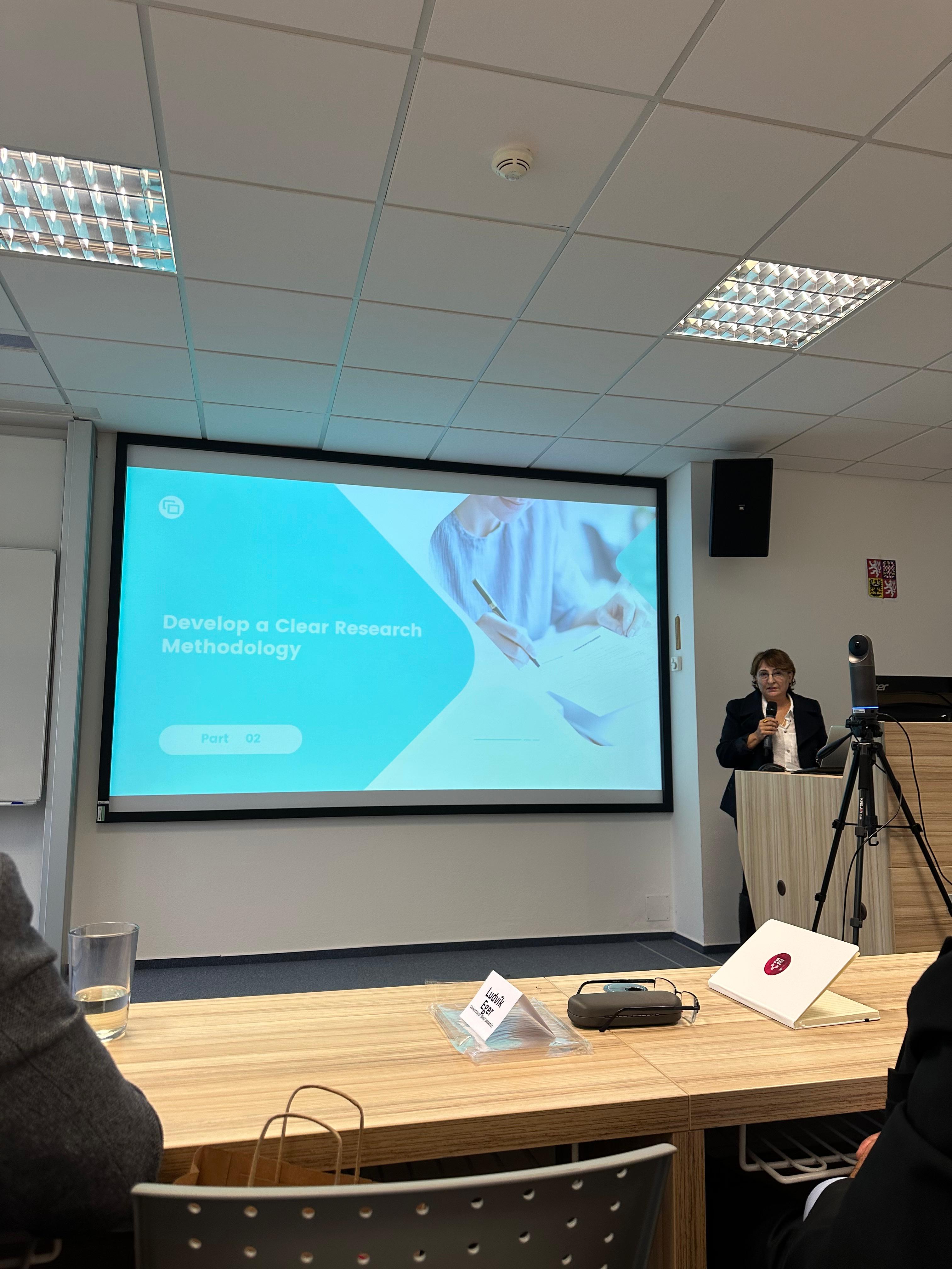 Dövlət Idarəçilik Akademiyasının professoru beynəlxalq elmi konfransda çıxış edib