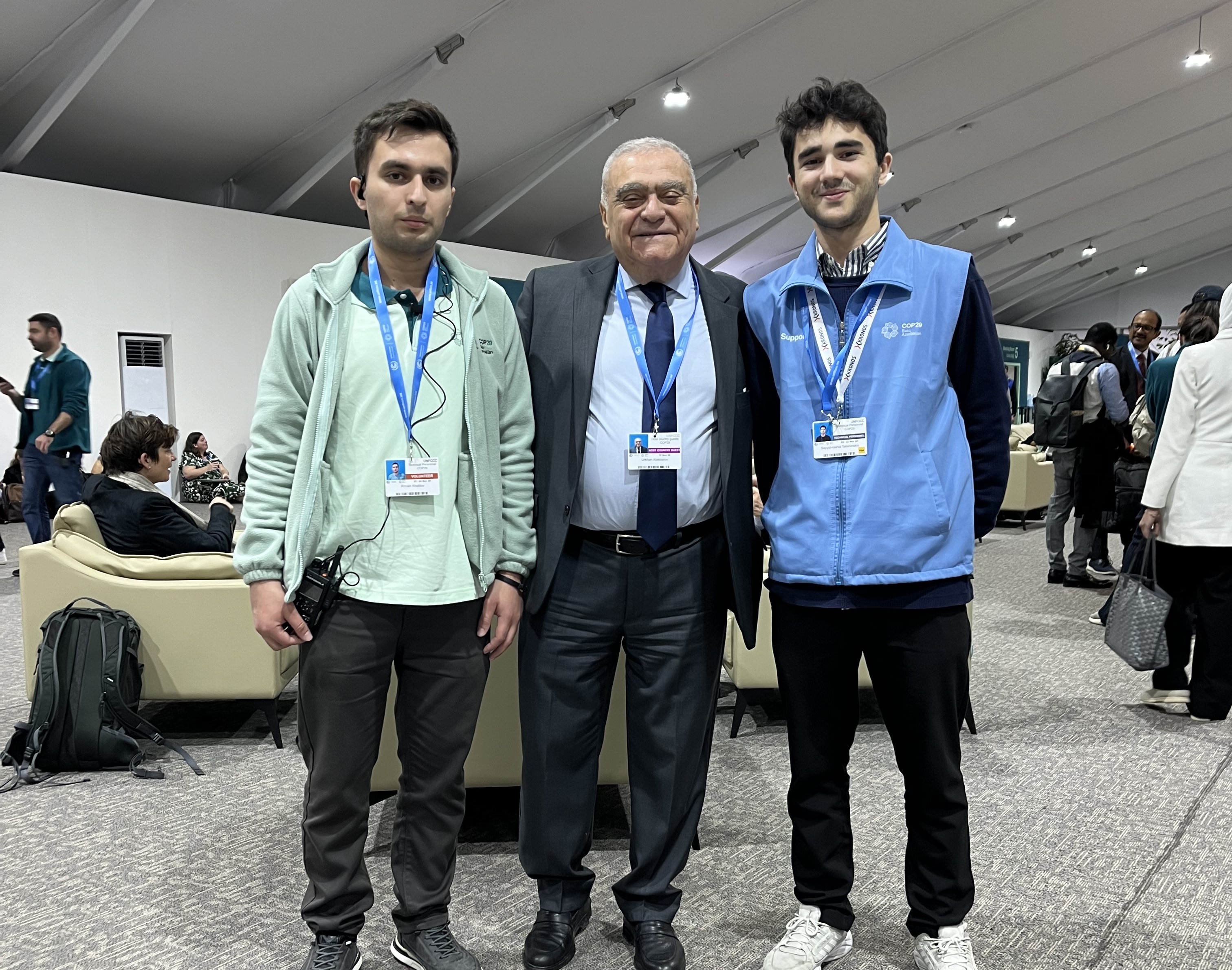 COP29 çərçivəsində keçirilən beynəlxalq konfransda könüllü tələbə gənclərlə görüş