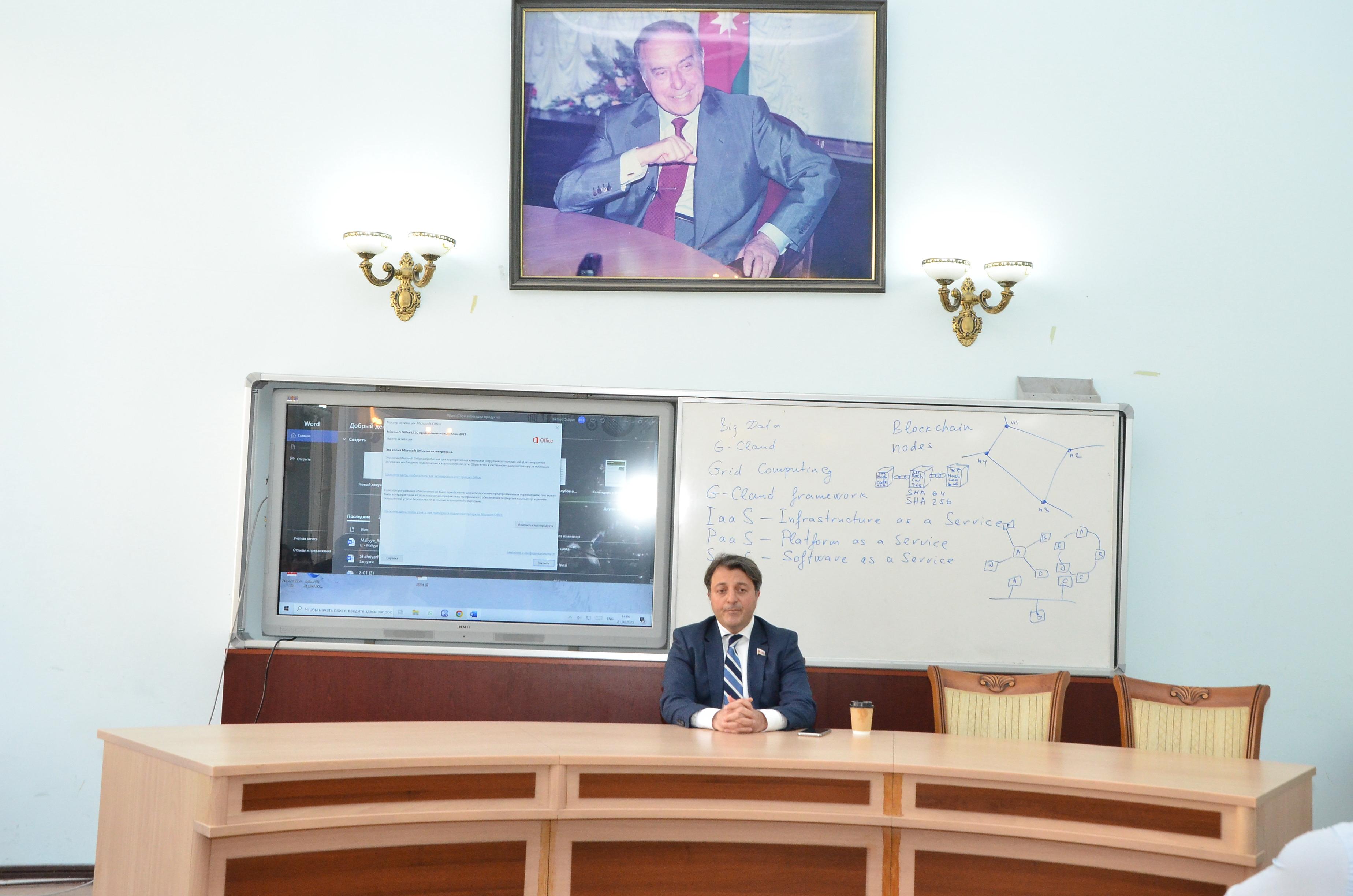 Rəhbər Kadrların Yenidən Hazırlanması fakültəsinin magistrantları ilə “Konstitusiya və Suverenlik: Azərbaycanın gələcəyə baxışı” mövzusunda görüş keçirilib