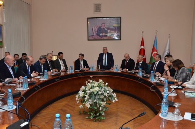 DİA-da "Regional davamlı inkişafın idarə edilməsində enerji və nəqliyyat" mövzusunda beynəlxalq konfrans keçirilib