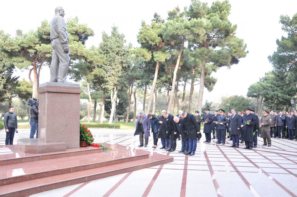 Azərbaycan Respublikasının Prezidenti Yanında Dövlət İdarəçilik Akademiyasının və YAP Suraxanı rayon təşkilatının birgə təşkilatçılığı ilə ümummilli lider Heydər Əliyevin xatirəsinə həsr olunmuş silsilə tədbirlər keçirilir