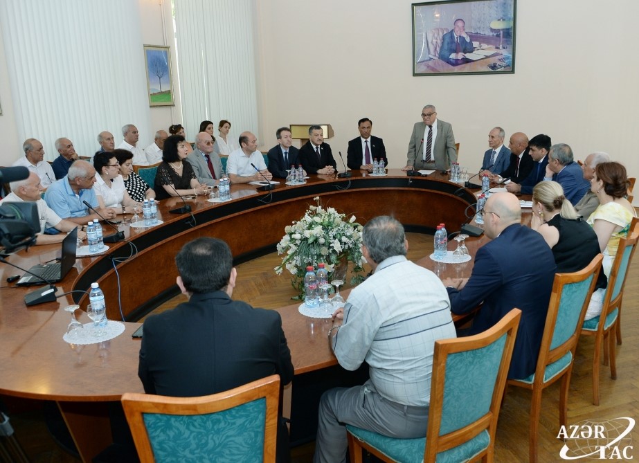 Akademik Ramiz Mehdiyevin yeni əsərinin Dövlət İdarəçilik Akademiyasında müzakirəsi olub