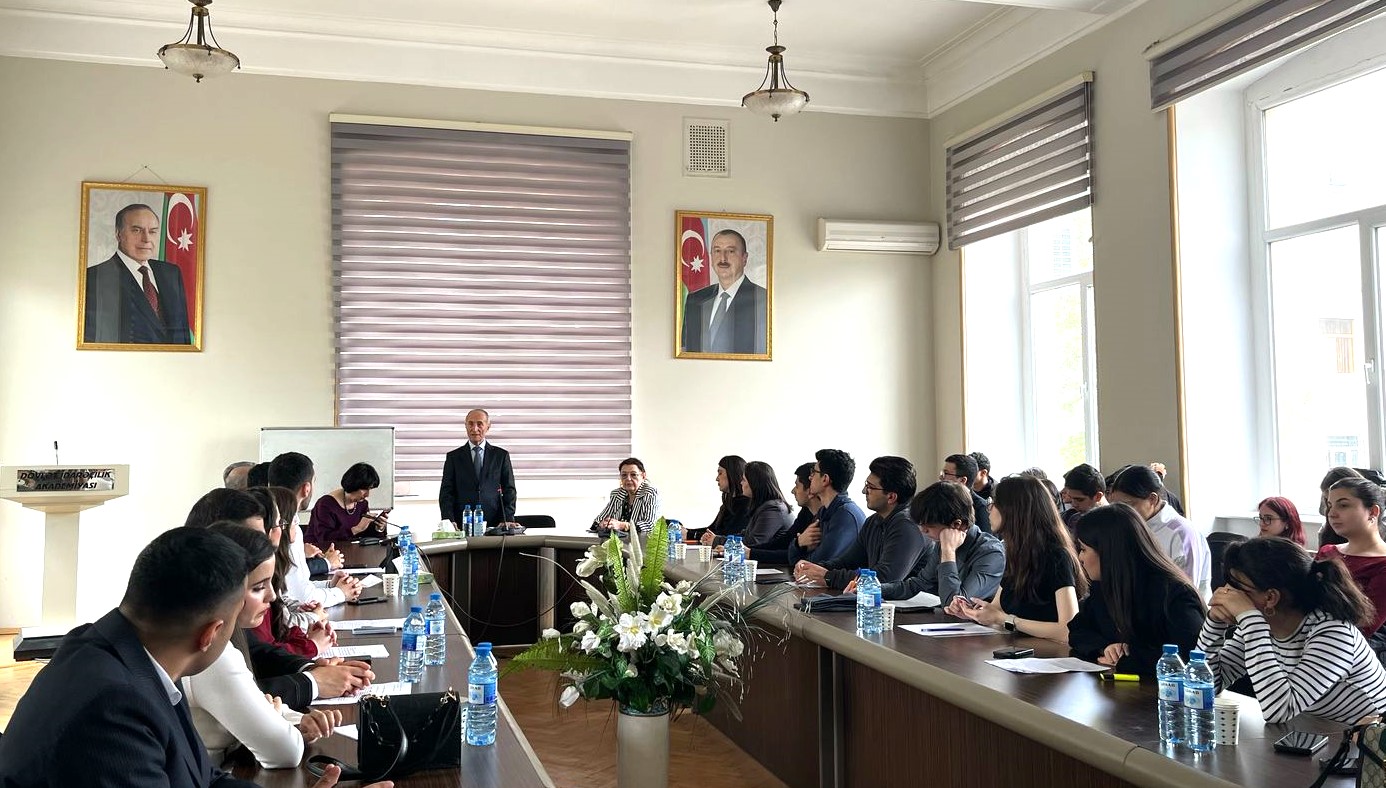 DİA Tələbə Elmi Cəmiyyəti - Üzeyir Hacıbəylinin 140 illiyinə həsr olunmuş Dəyirmi masa keçirdi