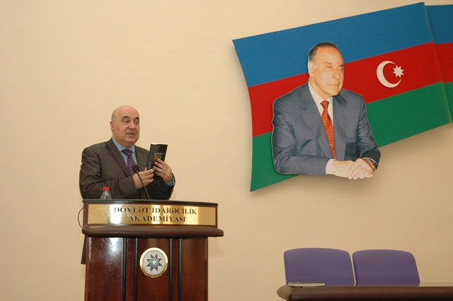 Dövlət İdarəçilik Akademiyasında Xalq Yazıçısı Çingiz Abdullayevlə görüş keçirilmişdir