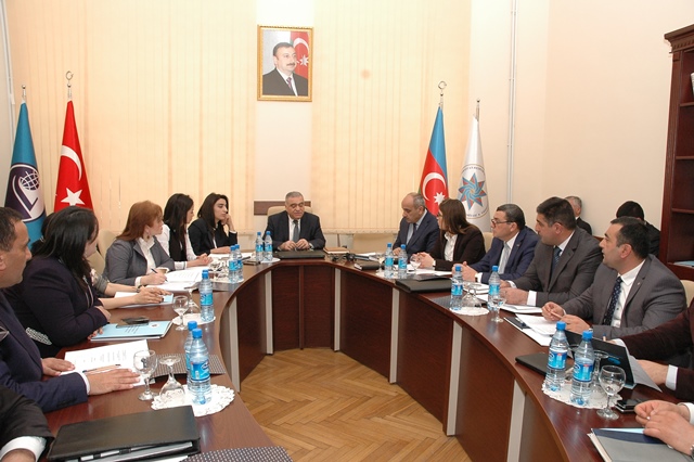 Dövlət İdarəçilik Akademiyasında “Bələdiyyə idarəçiliyinin aktual problemləri” mövzusunda ixtisasartırma kursları keçirilib.