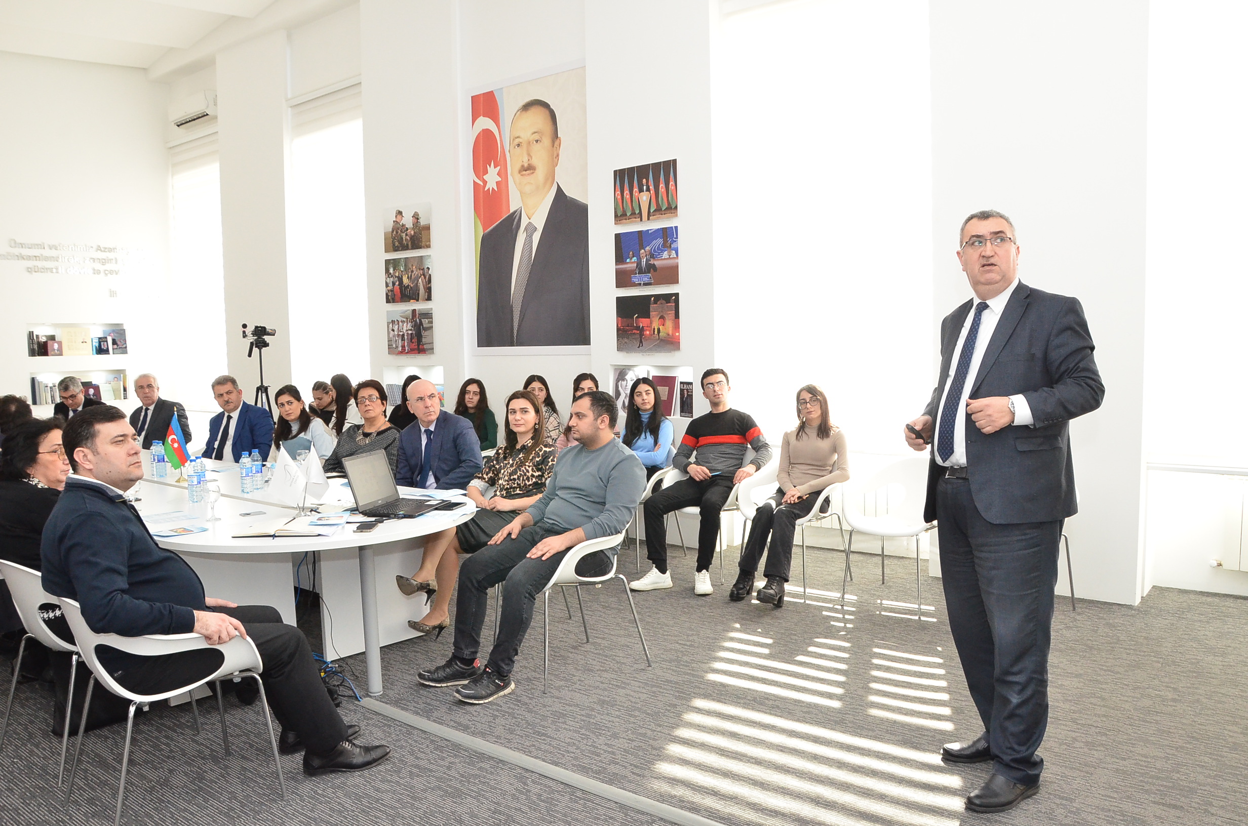 İdarəçilikdə rəqəmsal texnologiyalar: problemlər və perspektivlər - elmi konfrans