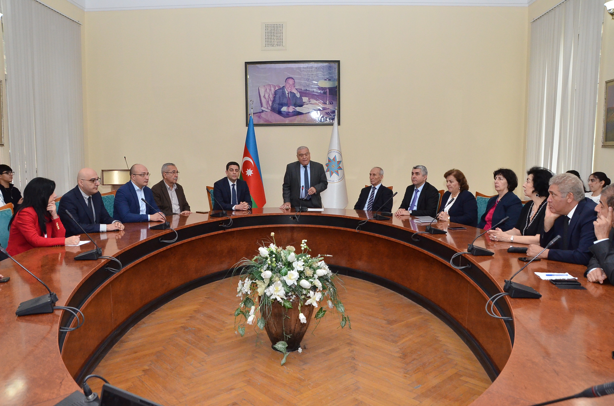 Dövlət İdarəçilik Akademiyasında müstəqilliyin bərpasının 34-cü ildönümünə həsr olunmuş dəyirmi masa keçirilib