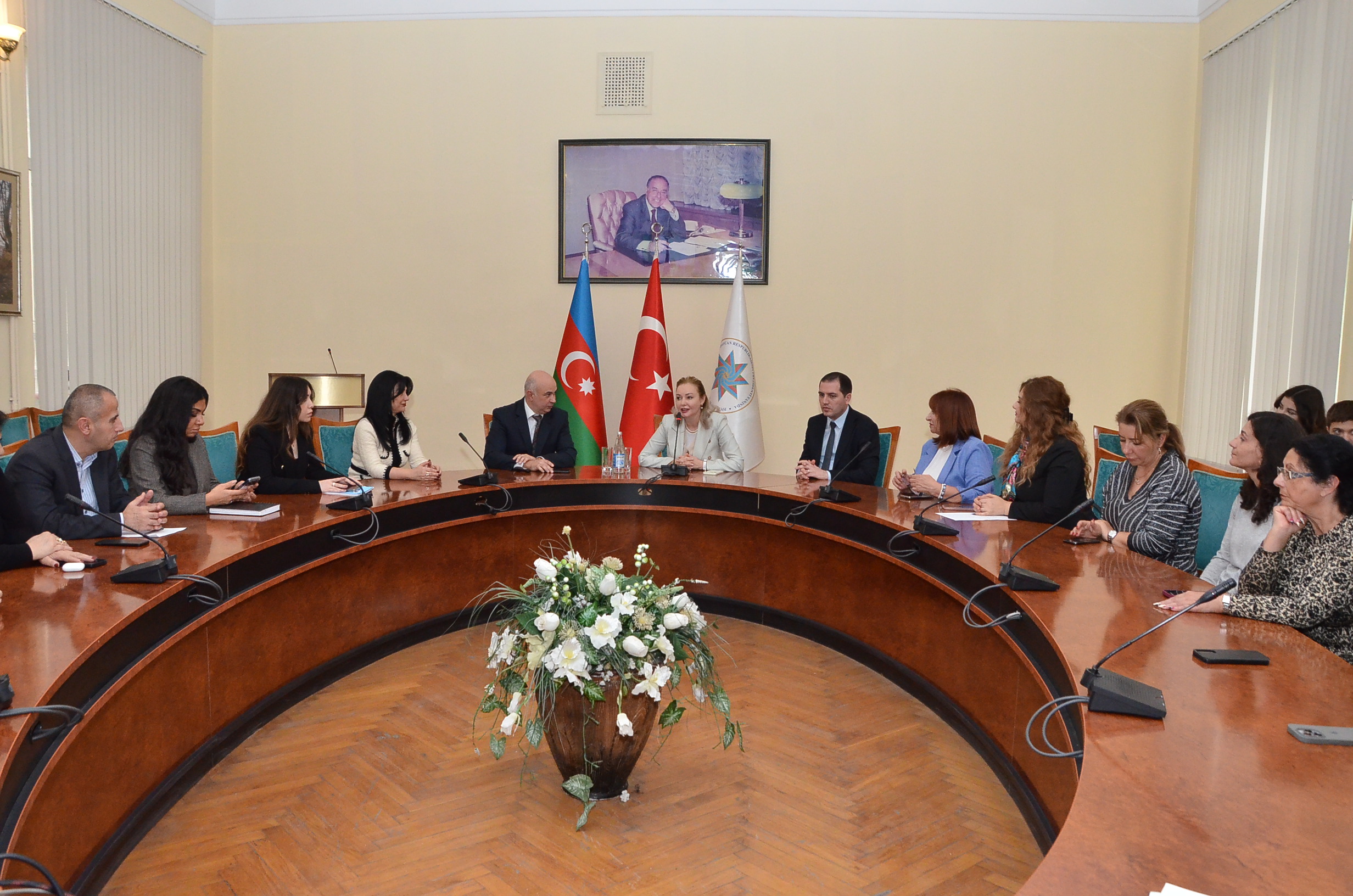 Tələbələrlə effektiv kommunikasiyanın qurulması” mövzusunda təlim keçirilmişdir