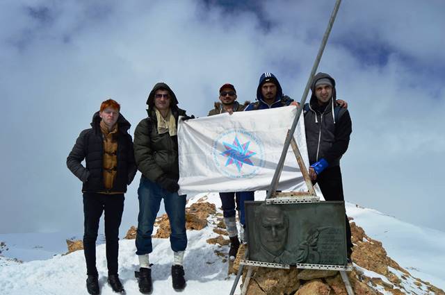 Dövlət İdarəçilik Akaemiyasının tələbələri Heydər Əliyev zirvəsinə yürüşdə iştirak ediblər