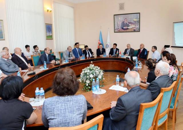 DİA-da “Dövlət idarəçiliyi haqqında. Pekin-2014” kitabının təqdimatı olub